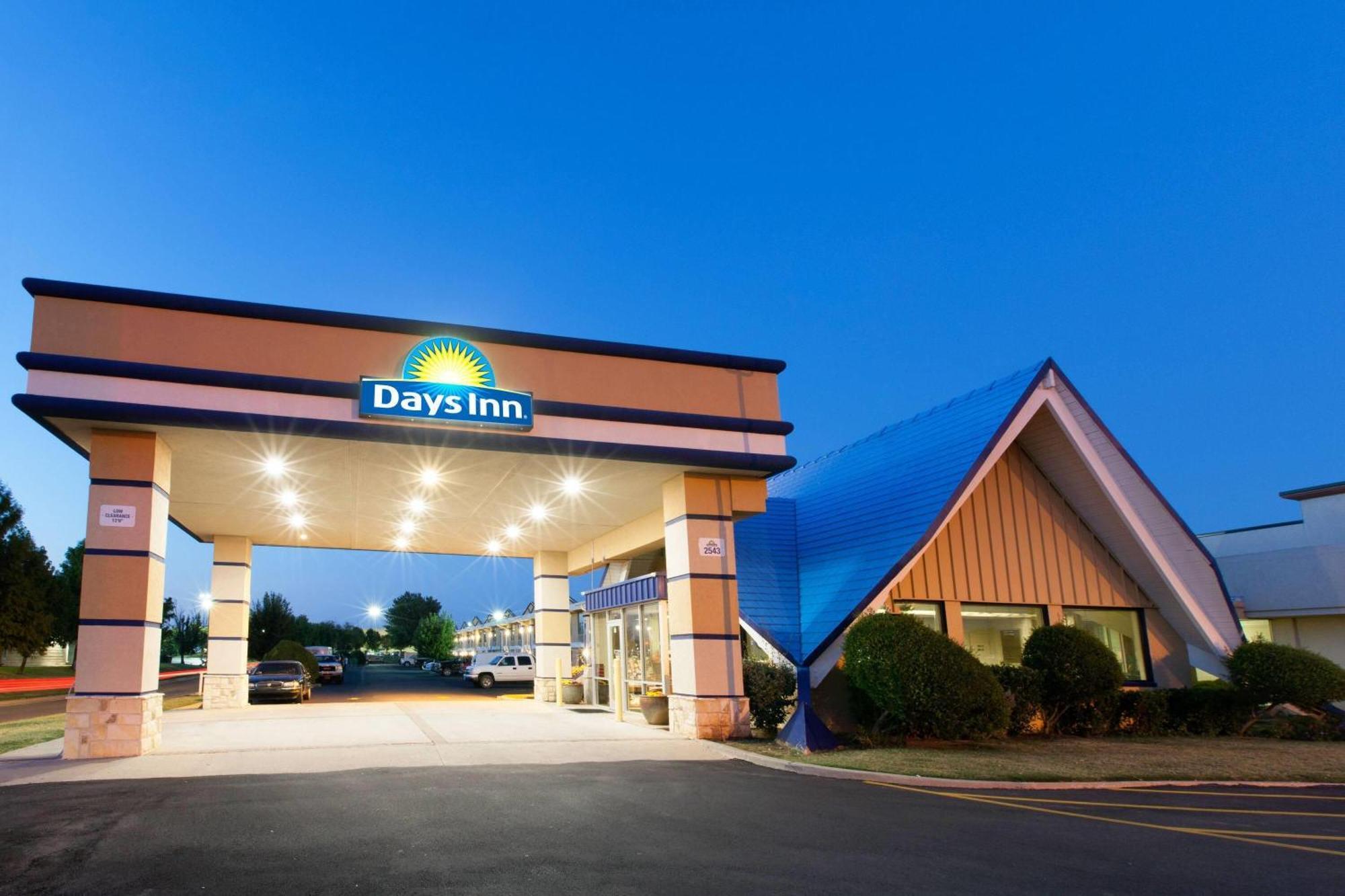 Days Inn By Wyndham Norman Luaran gambar